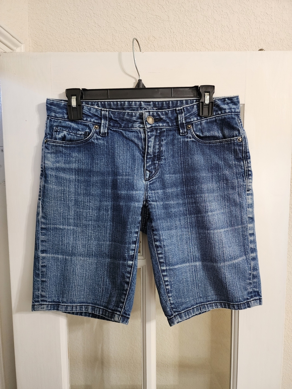 LOFT Denim Bermuda Shorts Size 2 Low Rise Medium Wash Classic Fit